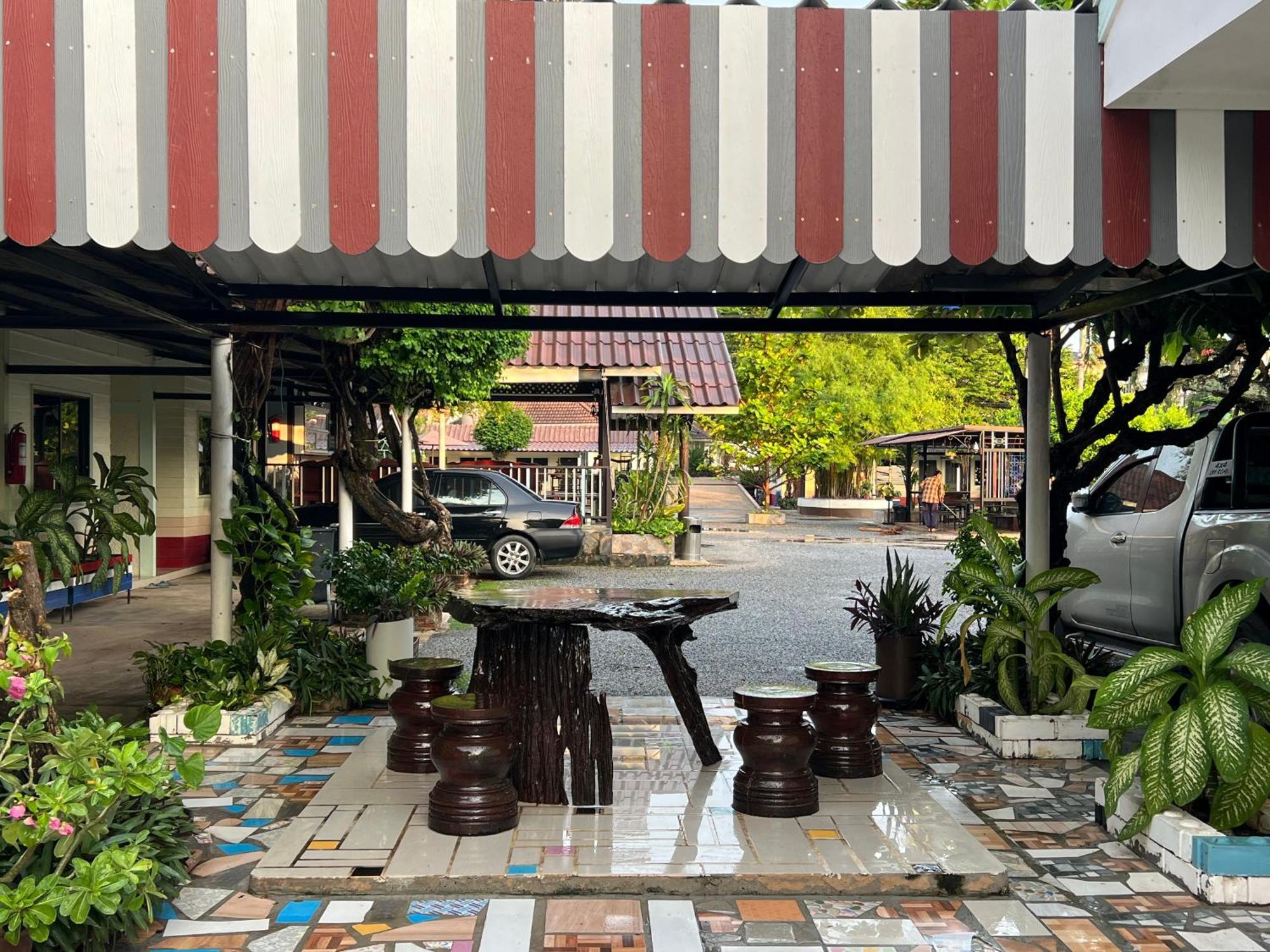 Suanpai Resort Сатахип Екстериор снимка
